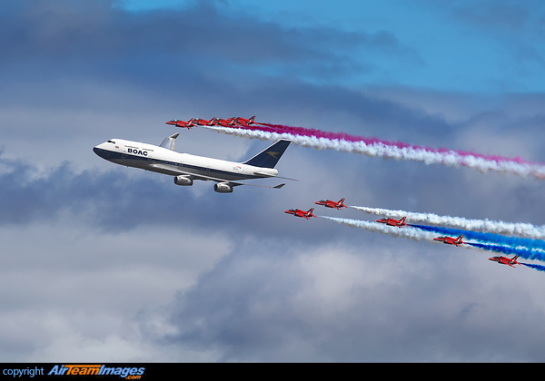 Boeing 747-436 & Red Arrows Boeing 747-436 & Red Arrows