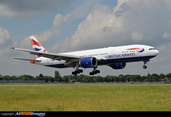 seconds from touchdown on runway 09 left . Boeing 777-236/ER