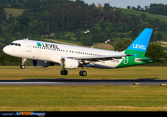 Airbus A320-216 Airbus A320-216