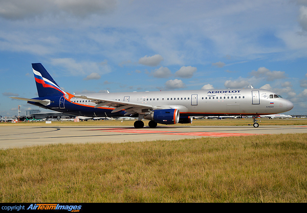 Just arrived at Heathrow and taxying to cross the southern runway for parking in Terminal,aircraft named after prominent Russian scientist and doctor Nikolay Pirogov. Airbus A321-211