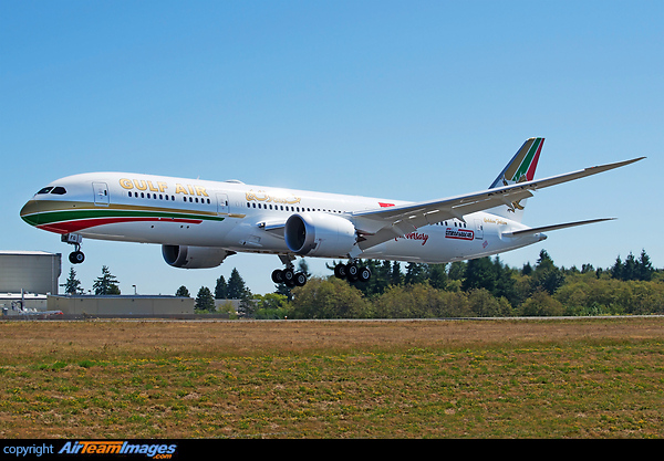 Gulf Air latest 787-9 dreamliner in special 1976 Retro livery landing after getting painted Boeing 787-9 Dreamliner