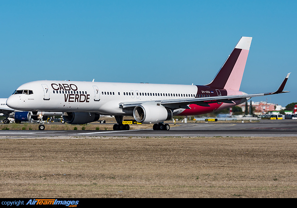 Boeing 757-208 Boeing 757-208