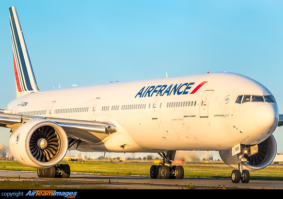 Boeing 777-328/ER Boeing 777-328/ER