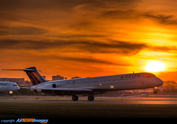 McDonnell Douglas MD-88 McDonnell Douglas MD-88