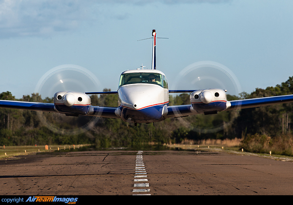 Piper PA-30 Twin Comanche Piper PA-30 Twin Comanche