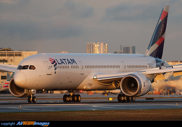 Boeing 787-9 Dreamliner Boeing 787-9 Dreamliner