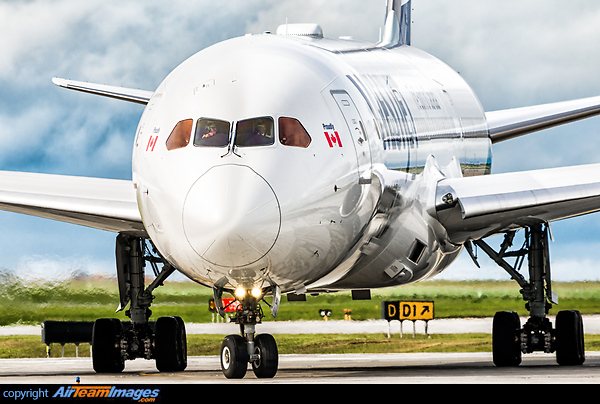 Boeing 787-9 Dreamliner Boeing 787-9 Dreamliner