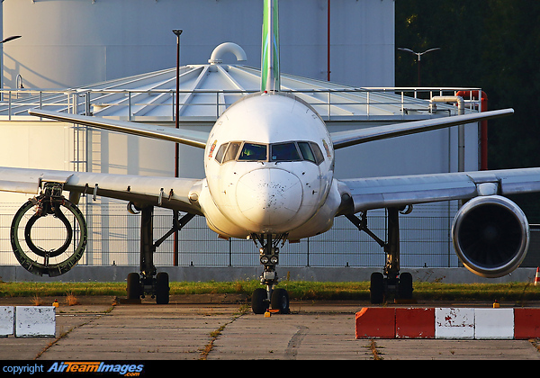 Boeing 757-204 Boeing 757-204
