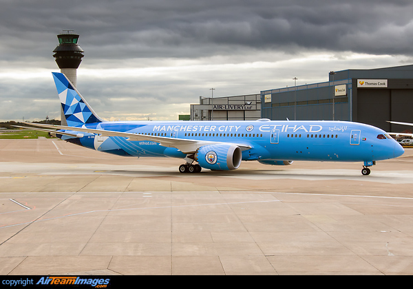 First commercial service to Manchester in the new Manchester City Livery Boeing 787-9 Dreamliner