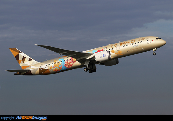 Painted in "ADNOC - Choose Thailand" special colours October 2019. Boeing 787-8 Dreamliner