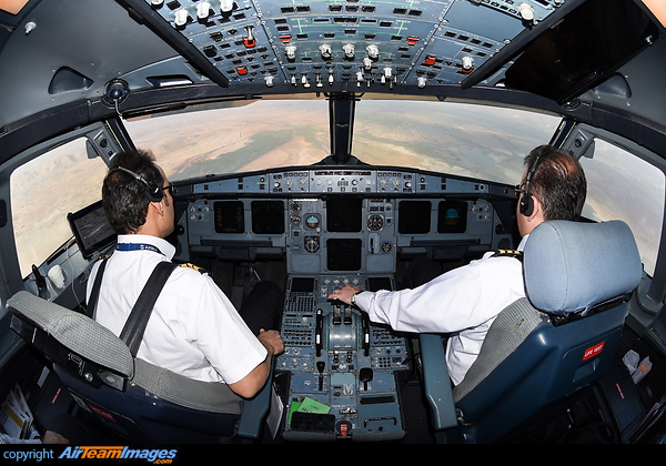 Airbus A320-211 Airbus A320-211