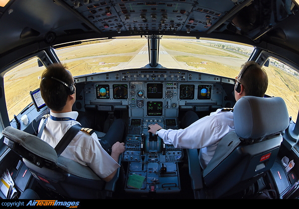 Airbus A320-211 Airbus A320-211