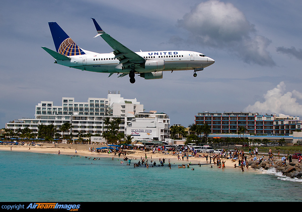 Boeing 737-724 Boeing 737-724