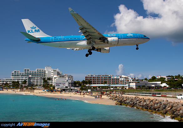 Airbus A330-203 Airbus A330-203