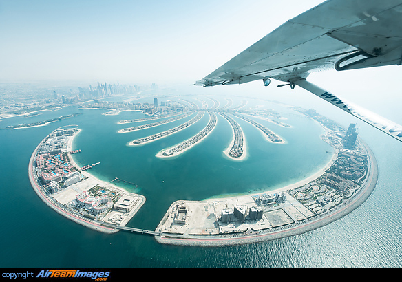 Flying over the Palm, Dubai Cessna 208B Grand Caravan