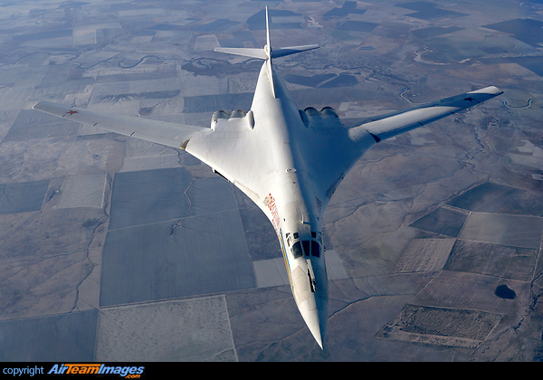 Aerial refueling Tupolev Tu-160