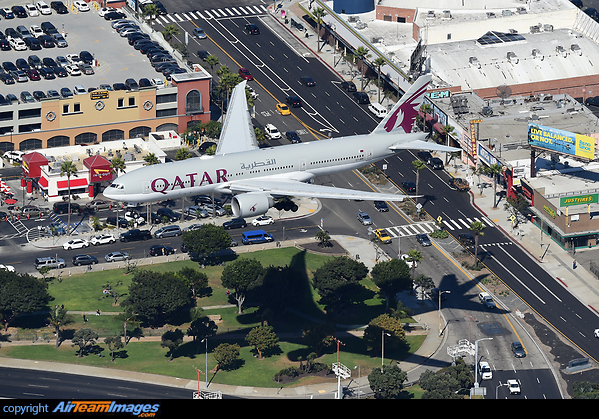 Boeing 777-2DZ/LR Boeing 777-2DZ/LR