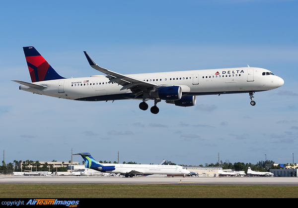 Airbus A321-211 Airbus A321-211