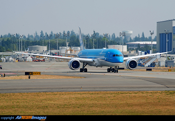 Taxing out on her delivery flight Boeing 787-9 Dreamliner