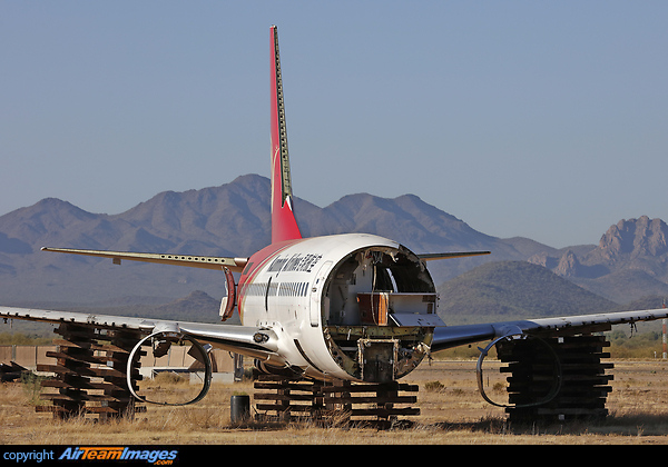 Boeing 737-700 Boeing 737-700