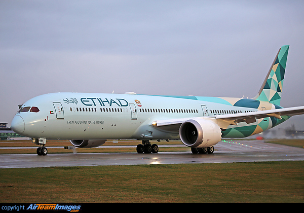 Etihad Airways new Boeing 787-10 'Greenliner' (A6-BMH) which will be used to test products, procedures and initiatives designed to reduce aircraft carbon emissions. Boeing 787-10 Dreamliner