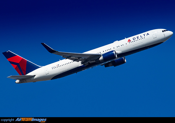 Boeing 767-332/ER Boeing 767-332/ER