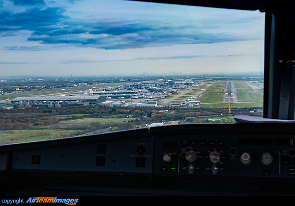 Final for 09R Airbus A320-200