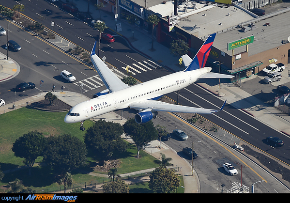 Boeing 757-232 Boeing 757-232