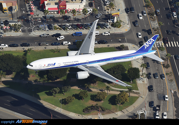 Boeing 777-381/ER Boeing 777-381/ER