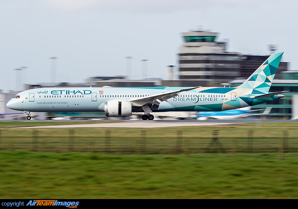 Etihad Airways new Boeing 787-10 'Greenliner' (A6-BMH) which will be used to test products, procedures and initiatives designed to reduce aircraft carbon emissions. Boeing 787-10 Dreamliner