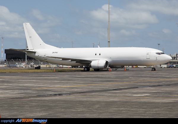 Boeing 737-4Q8(SF)