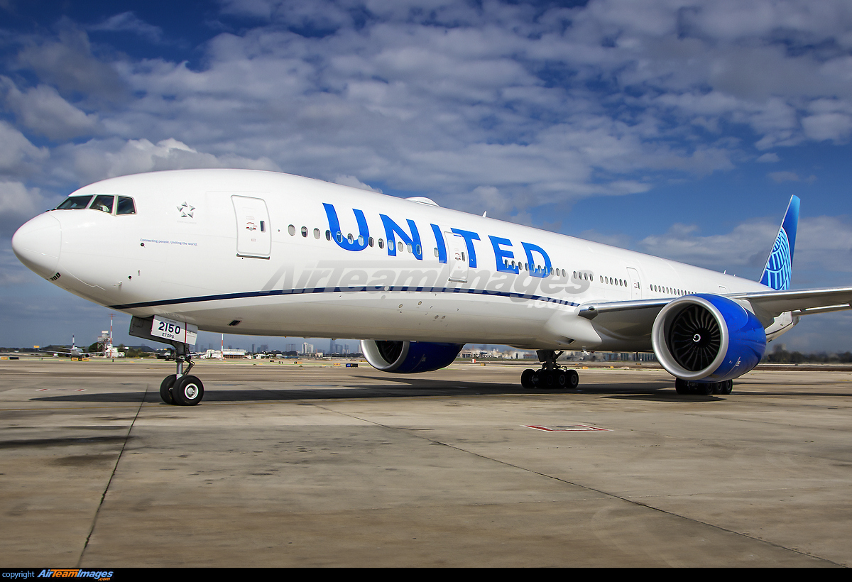 UNITED AIRLINES  B 777-322ER   N2250U 
