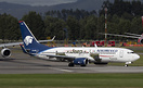Boeing 737-852