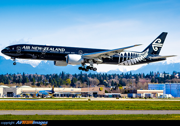 Repatriation flight arriving from Christchurch for a fuel stop en route to Frankfurt. Boeing 777-319/ER