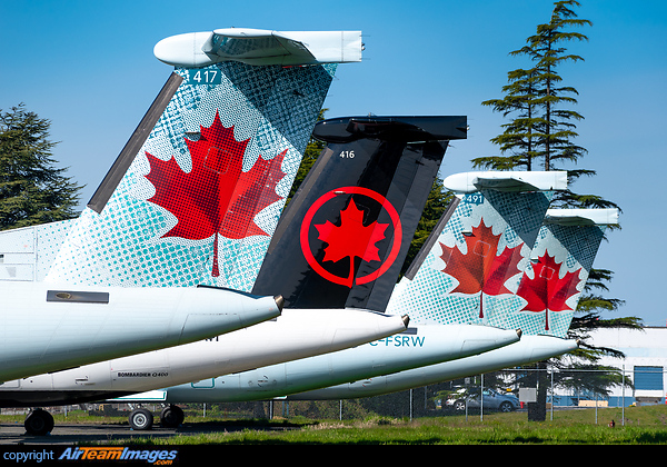 Q400s parked north of the Jazz hangar for COVID-19 storage. Bombardier Dash 8-402Q
