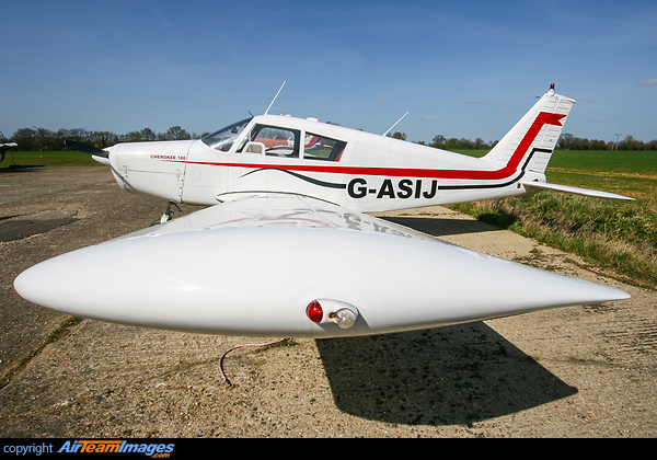 This Cherokee is one of the earliest examples (1963) and shows the original thick wing profile of the first PA-28 models. Piper PA-28-180 Cherokee B