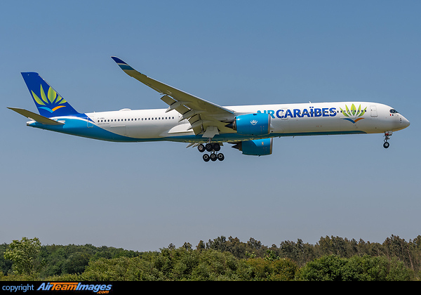 First visit of an Airbus A350-1000 to Nantes, transporting medical suplies from Nanjing (China) to combat the COVID-19 crisis. Airbus A350-1041