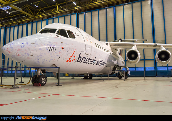 Goodbye avro event at Brussels Airlines. OO-DWD performed 3 fun-flights that day with colleagues and press. Note the signatures of all the attendees of the event. British Aerospace 146-300
