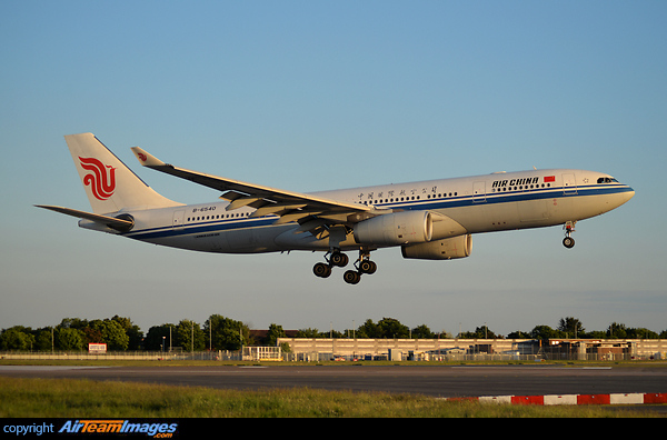 Airbus A330-243