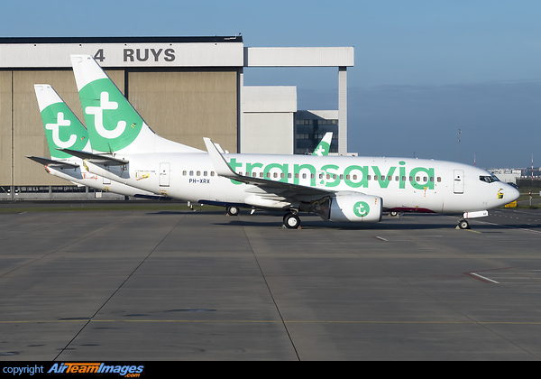 Boeing 737-7K2