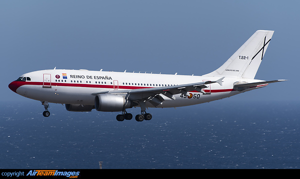 The King comes to Tenerife South, on the occasion of an official visit after the end of the pandemic, to discuss issues of tourist and agricultural interest. Airbus A310-304