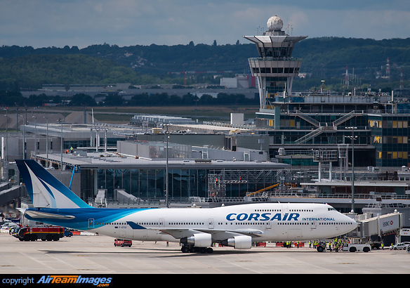 Last Boeing 747 operated by Corsair short before her last flight with lots of people around who came to say goodbye. Boeing 747-422