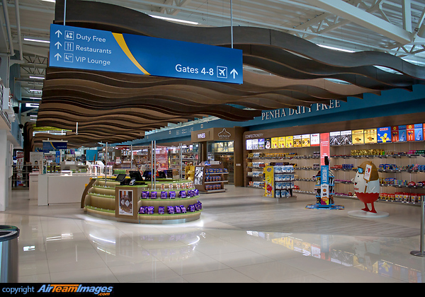 The airport terminal has improved a lot after the expansion and upgrading has been completed last year. This is part of the tax-free shopping area. Curacao Airport