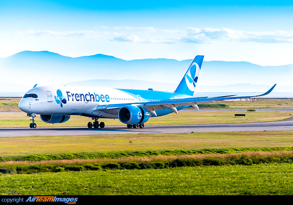 First ever landing for FrenchBee in Vancouver. The airline is operating ORY-YVR-PPT-YVR-ORY flights through the summer. Airbus A350-941