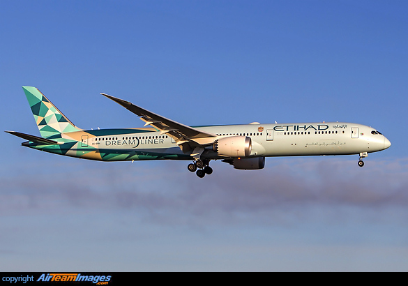 Greenliner color scheme to represent the ecoDemonstrator partnership program between Boeing and Etihad Boeing 787-10 Dreamliner