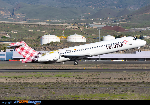 On January 9, 2021 at the Tenerife South airport, we will remember it for a long time and with sadness, the moment of the departure of the Boeing 717-2CM from the company 'Volotea Airlines' bound for Oviedo and that, the aforementioned company, withdraws from its fleet, to continue with the Airbus A319 and the short-term incorporation of the Airbus A320.
Boeing manufactured only 156 aircraft of this model.
We will remember it for a long time
Happy flights !!!!!!! Boeing 717-2CM