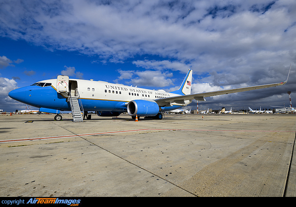 Boeing C-40B