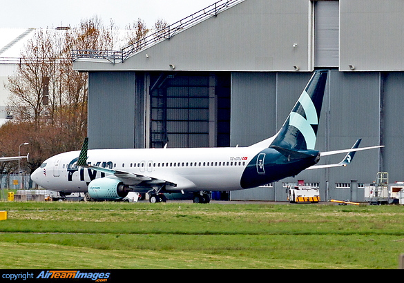 New Norwegian airline Flyr (Norwegian word for flying) rolled out their first Boeing 737-800 aircraft at Shannon, 9th of April 2021. Still wearing the Turkish registration TC-CPJ of it's previous owner Pegasus. Boeing 737-82R