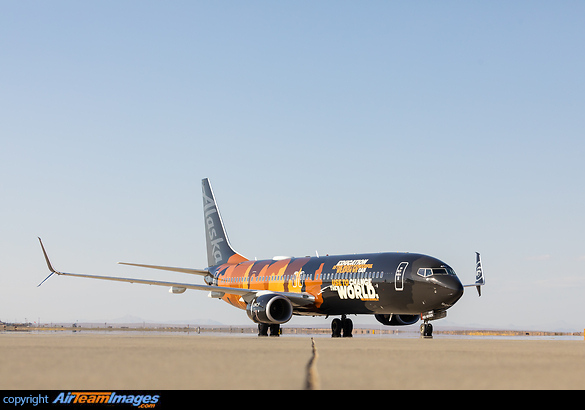 New Our Commitment livery for Alaska Airlines. According to the airline, We believe education is the great equalizer, with a transformative impact in the lives of young people and a critical component of equity. We partnered with Alaskas Black Employee Alliance (ABEA), to think about how as an airline, we can do our part to advance the conversation and play a meaningful role in addressing racial equity.
The right side of the plane reads education is the most powerful weapon we can use to change the world, quoting Nelson Mandela, while the left side reads the time is always right to do what is right, a quote from Dr. Martin Luther King, Jr. Boeing 737-990/ER