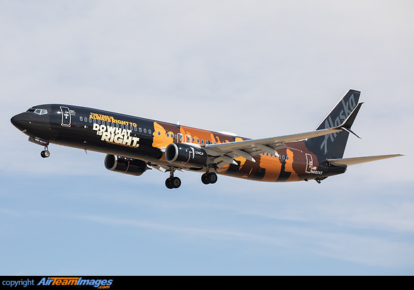 New Our Commitment livery for Alaska Airlines. According to the airline, We believe education is the great equalizer, with a transformative impact in the lives of young people and a critical component of equity. We partnered with Alaskas Black Employee Alliance (ABEA), to think about how as an airline, we can do our part to advance the conversation and play a meaningful role in addressing racial equity.
The right side of the plane reads education is the most powerful weapon we can use to change the world, quoting Nelson Mandela, while the left side reads the time is always right to do what is right, a quote from Dr. Martin Luther King, Jr. Boeing 737-990/ER